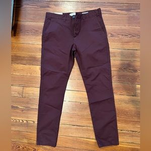 Men’s H&M maroon cotton chinos, size 34 Inseam.